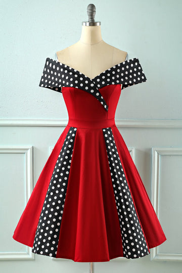 Vestido vermelho às bolinhas vintage dos anos 50